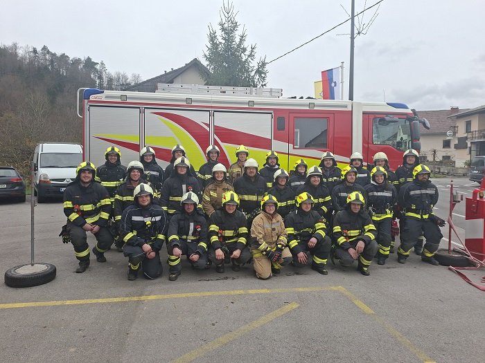27 gasilcev uspešno zaključilo tečaj za višjega gasilca